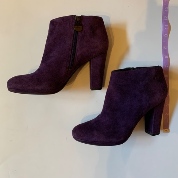 Like NEW π GEOX Suede Booties size 9 - Picture 2 of 7